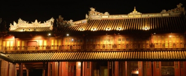 hue-roof-architecture-night